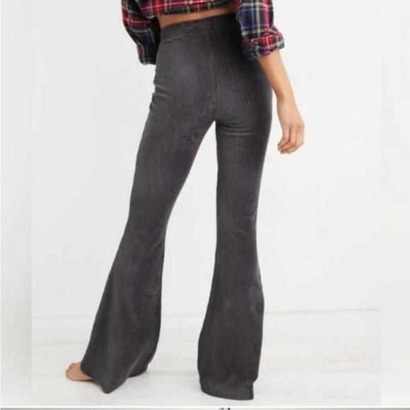 Aerie Groove-On Velour High Waisted Flare Pant | Size M Short | Smoked Gray - Picture 3 of 9